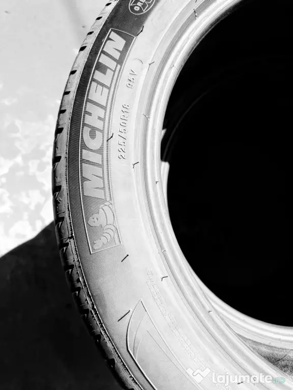 Set 4 anvelope Vara marca Michelin