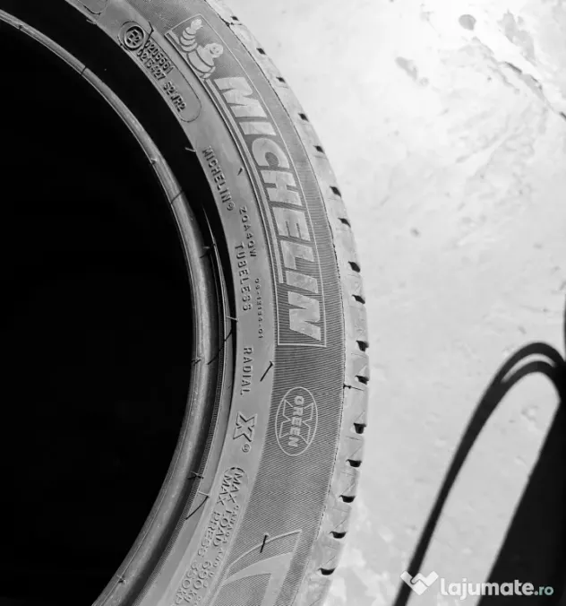 Set 4 anvelope Vara marca Michelin
