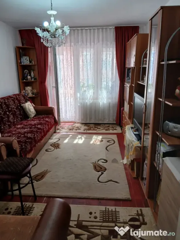 Vand apartament 2 camere Central cu expunere sudica