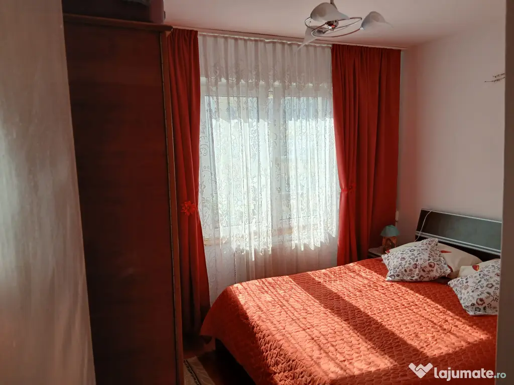 Vand apartament 2 camere Central cu expunere sudica