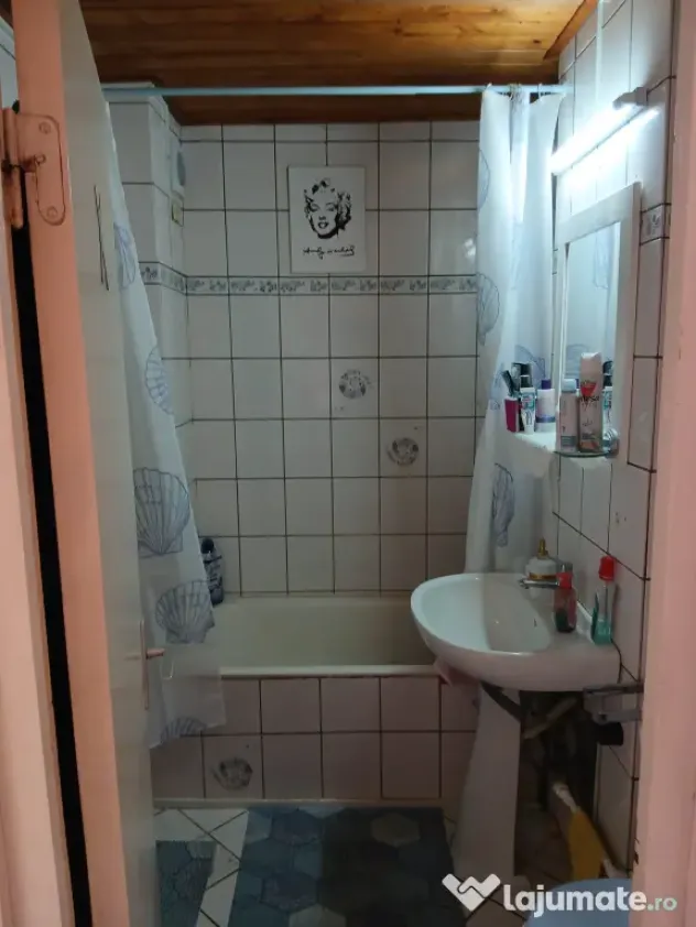 Vand apartament 2 camere Central cu expunere sudica