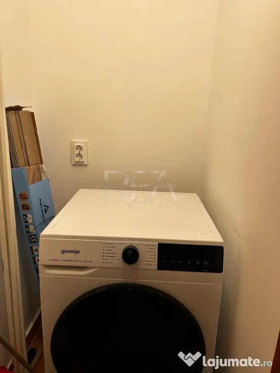 3 camere Unirii decomandat, parcare, et. 2, an 1996, 87 mp, - Bucuresti (Bucuresti-Ilfov)