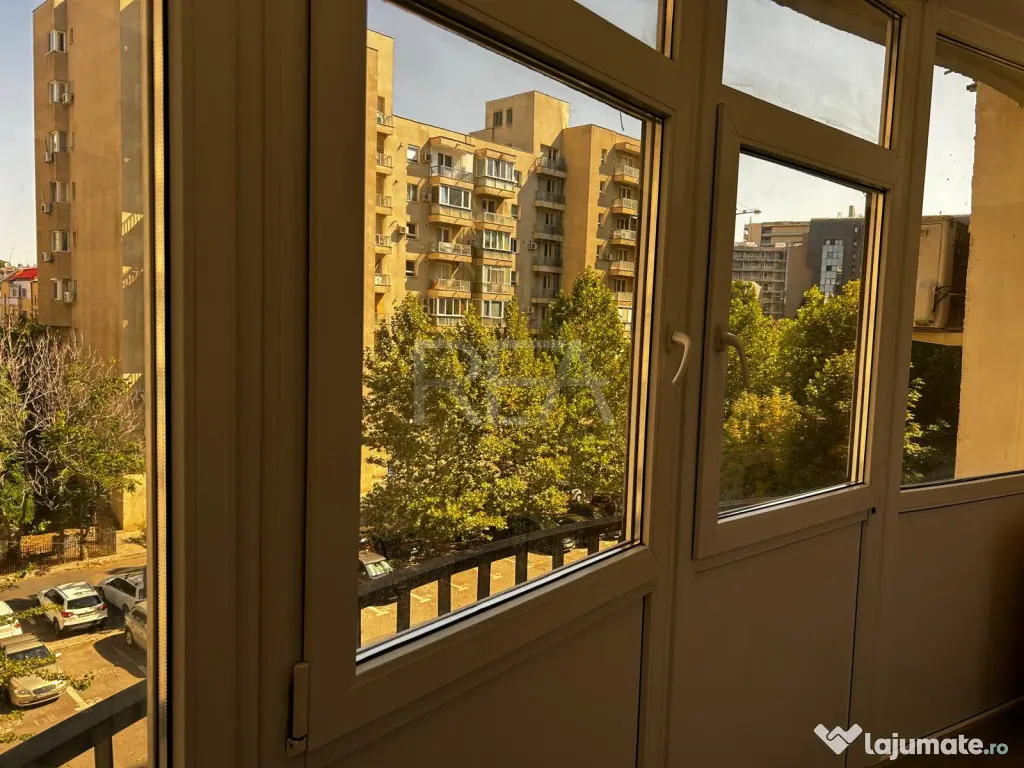 3 camere Unirii decomandat, parcare, et. 2, an 1996, 87 mp, - Bucuresti (Bucuresti-Ilfov)