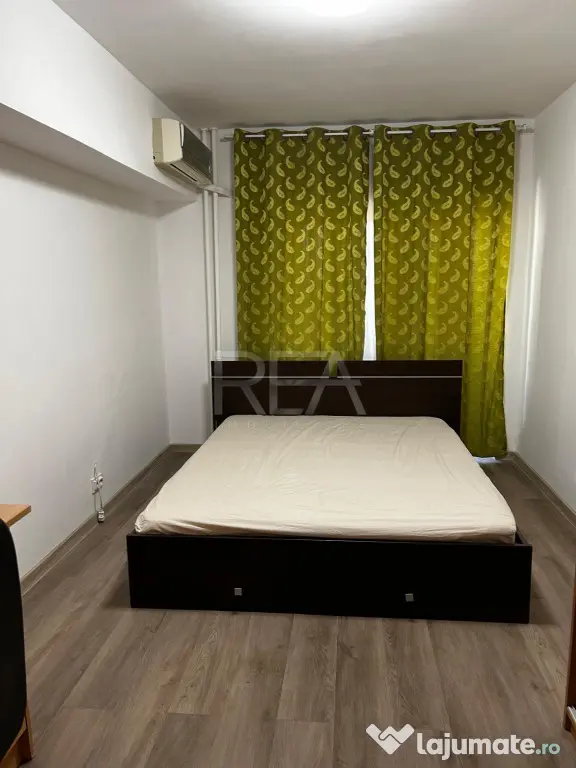 3 camere Unirii decomandat, parcare, et. 2, an 1996, 87 mp, - Bucuresti (Bucuresti-Ilfov)