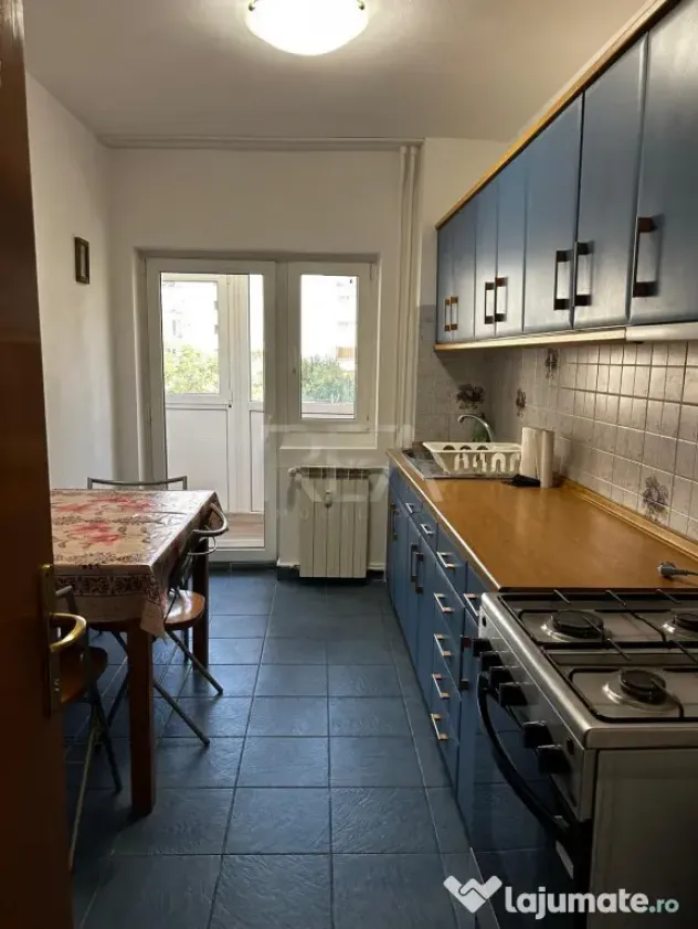3 camere Unirii decomandat, parcare, et. 2, an 1996, 87 mp, - Bucuresti (Bucuresti-Ilfov)