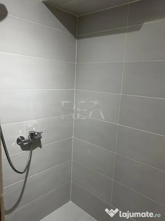 3 camere Unirii decomandat, parcare, et. 2, an 1996, 87 mp, - Bucuresti (Bucuresti-Ilfov)
