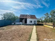 Casa de vanzare in Santana teren generos