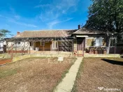 Casa de vanzare in Santana teren generos