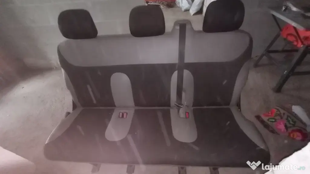 Bancheta/Scaune triple pentru Opel Vivaru/euro 3