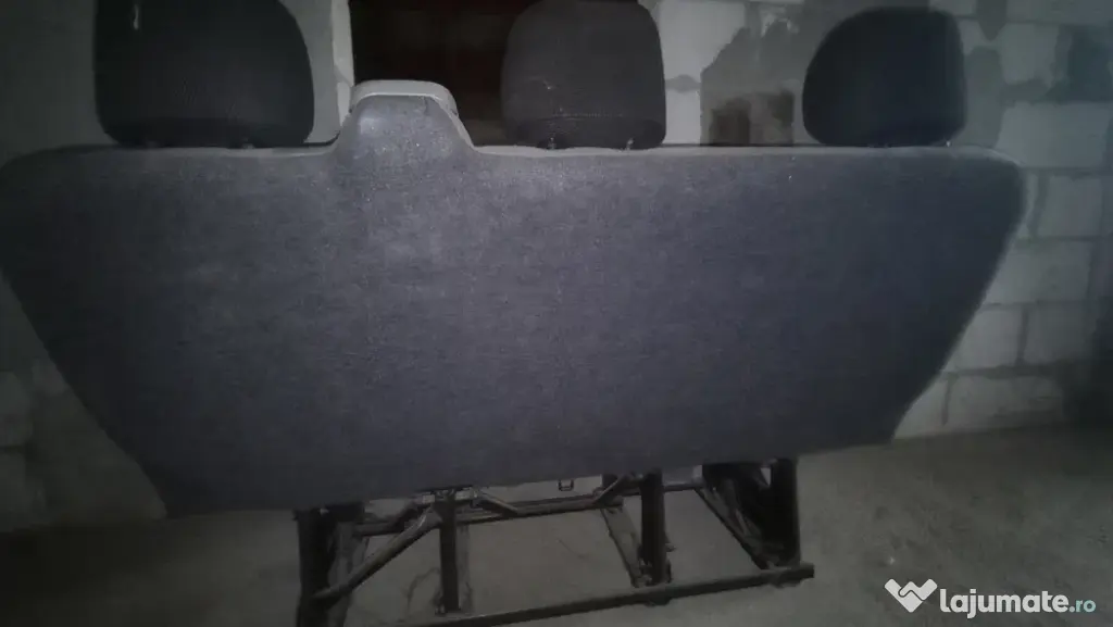 Bancheta/Scaune triple pentru Opel Vivaru/euro 3