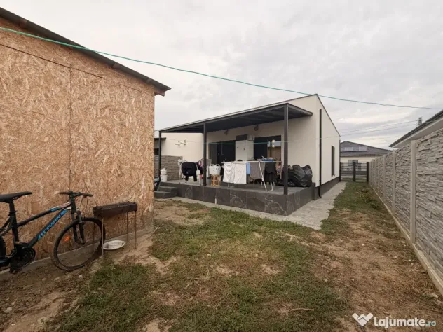 Duplex 3 camere, 73 mp utili, 12 mp terasa, 257 mp teren - S - Sag (Timis)
