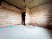 Duplex despartit prin camera tehnica, 121mp utili,350mp tere 