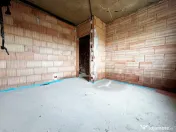 Duplex despartit prin camera tehnica, 121mp utili,350mp tere 