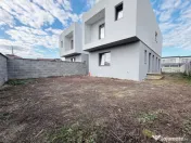Duplex despartit prin camera tehnica, 121mp utili,350mp tere 