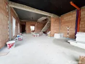 Duplex despartit prin camera tehnica, 121mp utili,350mp tere 