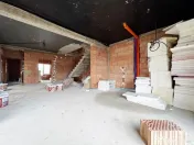 Duplex despartit prin camera tehnica, 121mp utili,350mp tere 
