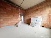 Duplex despartit prin camera tehnica, 121mp utili,350mp tere 