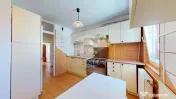 3 CAMERE, 78,4 MP | BLOC DIN 1990, ANVELOPAT | DOAMNA GHICA 