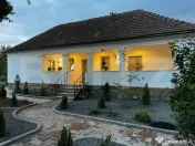 Casă cu istorie din 1914, renovată, curte amenajată deose 