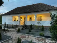 Casă cu istorie din 1914, renovată, curte amenajată deose 