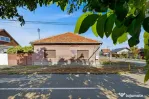 Casă cu teren, situata pe colt -Gai