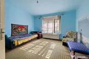 Casă cu teren, situata pe colt -Gai