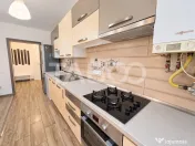 Apartament 3 camere de vanzare etaj 1 balcon 2 parcari Arhit 