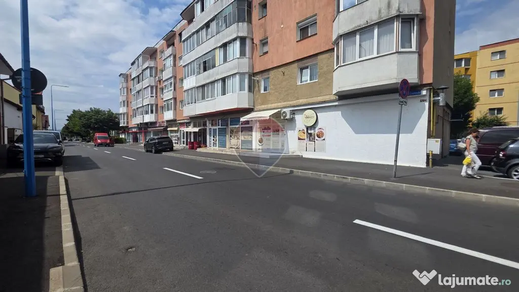 Spațiu comercial de vânzare în Brașov Tractorul, 83 mp suprafață utilă - Brasov (Brasov)