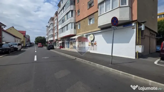 Spațiu comercial de vânzare în Brașov Tractorul, 83 mp suprafață utilă - Brasov (Brasov)