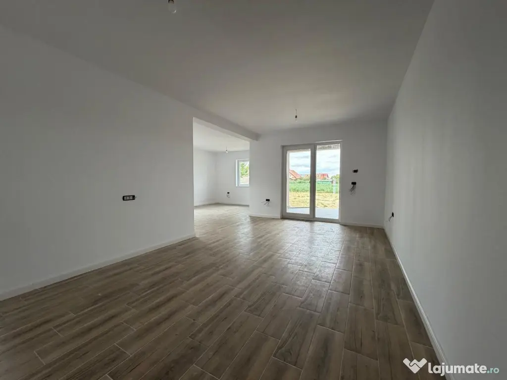 Duplex | 110 mp utili | Asfalt | Toate utilitatile | Finisaj - Beregsau Mare (Timis)
