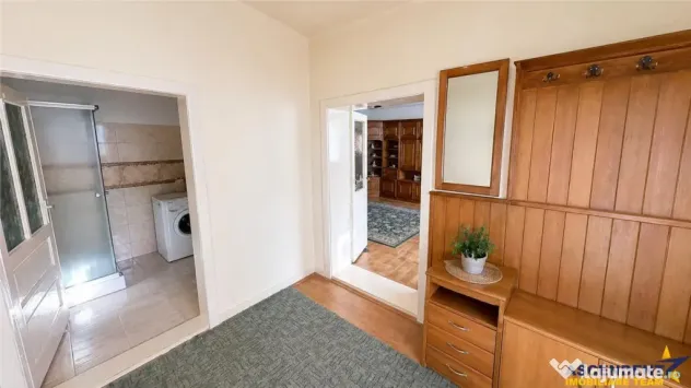 Casa cu spatiu comercial, 1.000mp teren anexe, areal Central - Reghin (Mures)