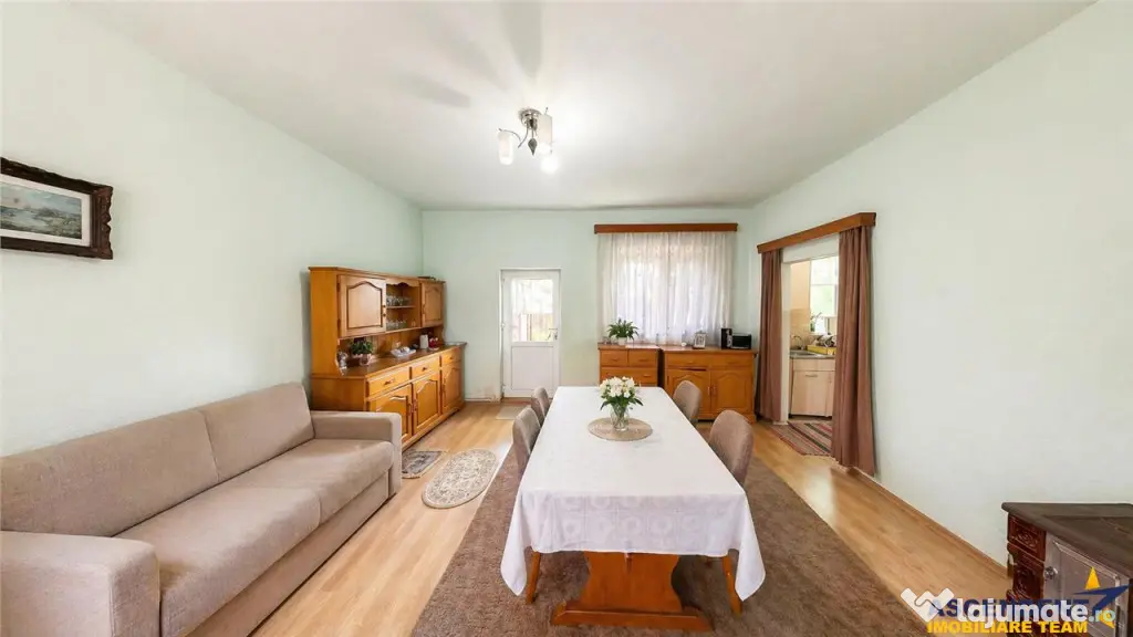 Casa cu spatiu comercial, 1.000mp teren anexe, areal Central - Reghin (Mures)