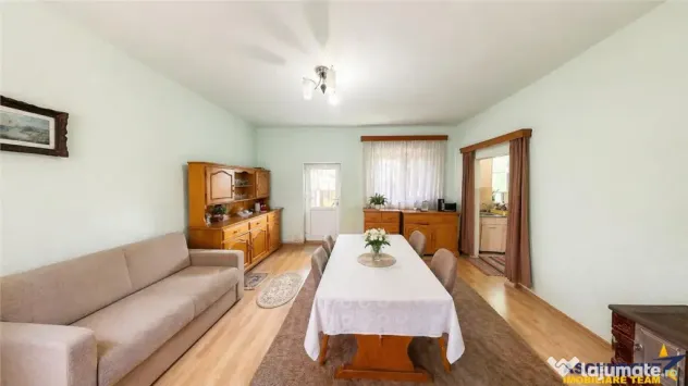 Casa cu spatiu comercial, 1.000mp teren anexe, areal Central - Reghin (Mures)
