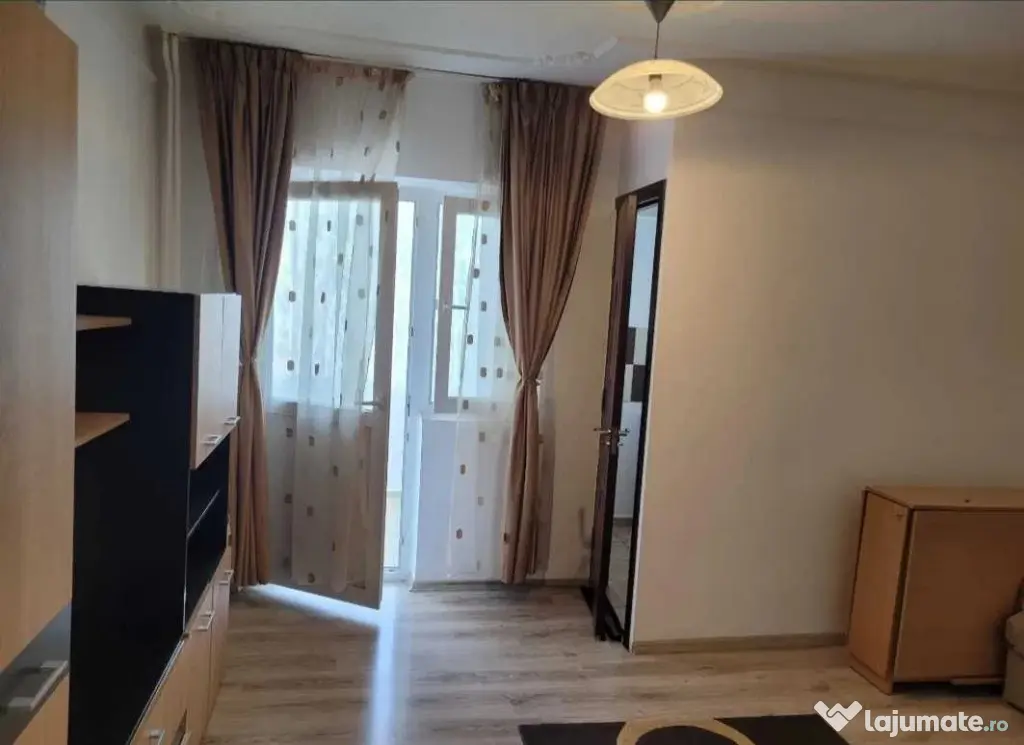 Garsoniera, Poitiers, vis a vis de Siraj, et 2 - Iasi (Iasi)