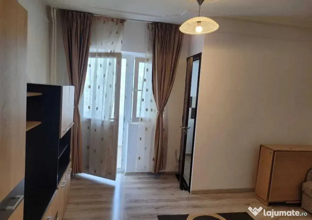 Garsoniera, Poitiers, vis a vis de Siraj, et 2 - Iasi (Iasi)