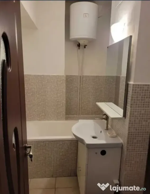 Garsoniera, Poitiers, vis a vis de Siraj, et 2 - Iasi (Iasi)