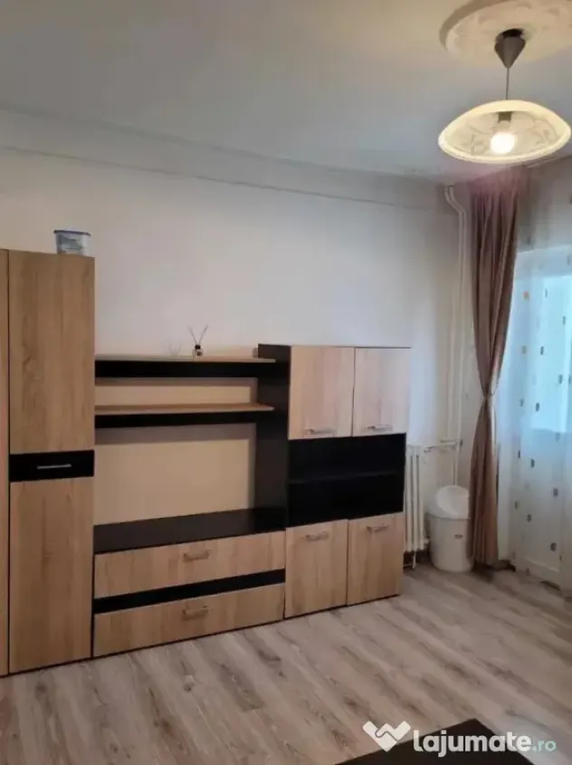 Garsoniera, Poitiers, vis a vis de Siraj, et 2 - Iasi (Iasi)