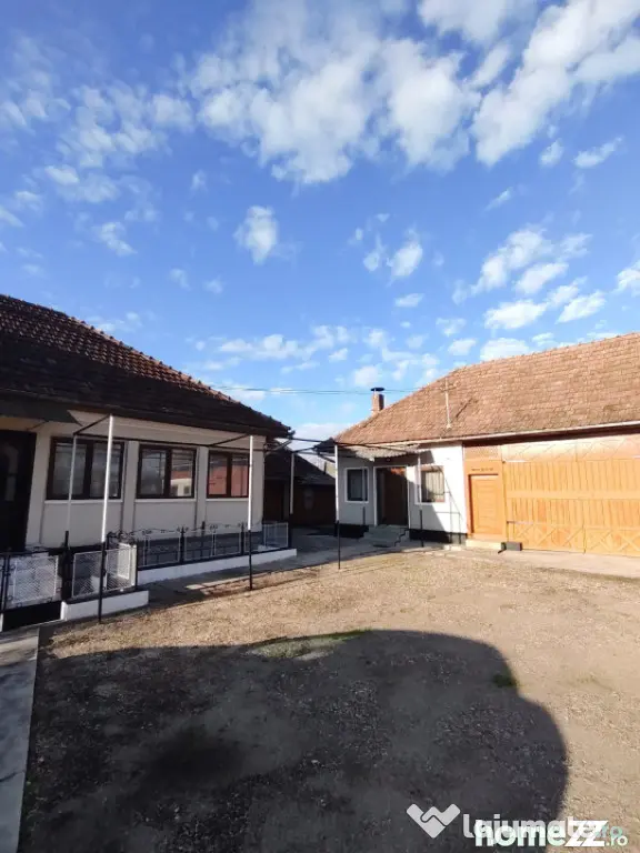 Casă cu 3 camere, anexe generoase și 1.813 mp teren – Fi - Finteusu Mic (Maramures)