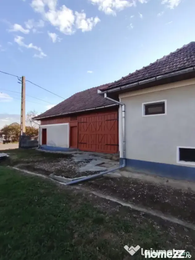 Casă cu 3 camere, anexe generoase și 1.813 mp teren – Fi - Finteusu Mic (Maramures)