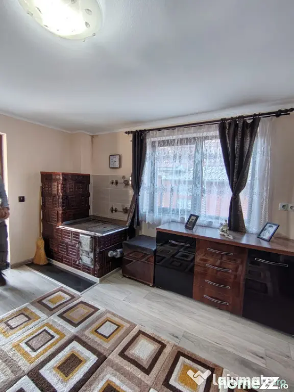 Casă cu 3 camere, anexe generoase și 1.813 mp teren – Fi - Finteusu Mic (Maramures)