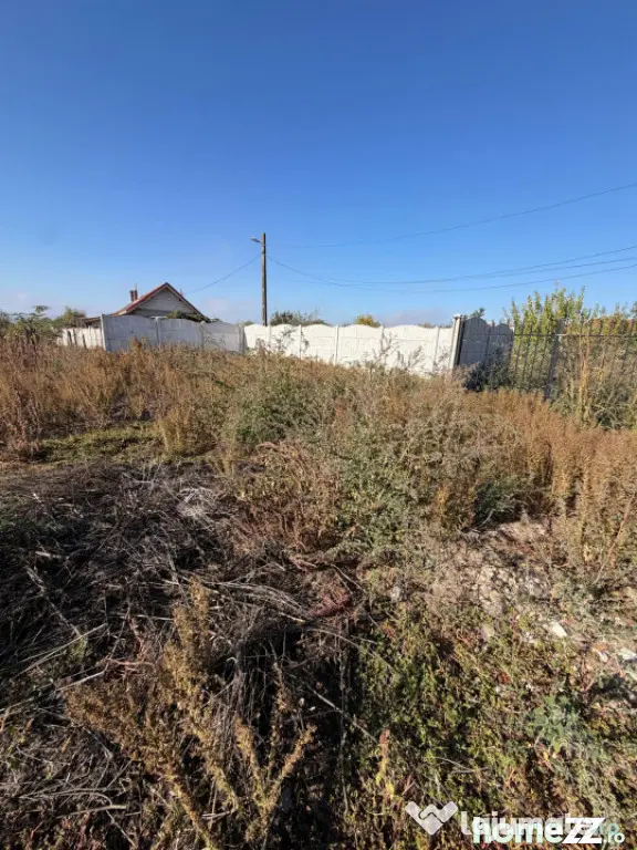 Teren intranvilan 1000mp peste calea ferata , trifazic, intr - Filiasi (Dolj)