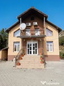 Casa 3 camere, 200 mp, zona Turda