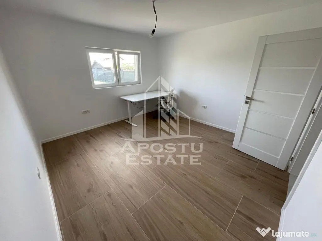 Casa individuala, 6 camere, 2 bai, garaj, teren 913, pompa de caldura - Sacalaz (Timis)