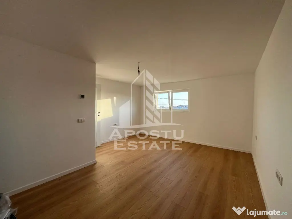 Casa individuala, 6 camere, 2 bai, garaj, teren 913, pompa de caldura - Sacalaz (Timis)