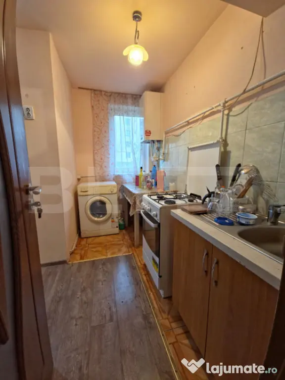 Apartament de vânzare cu 4 camere, Semicentral - Zalău - Zalau (Salaj)