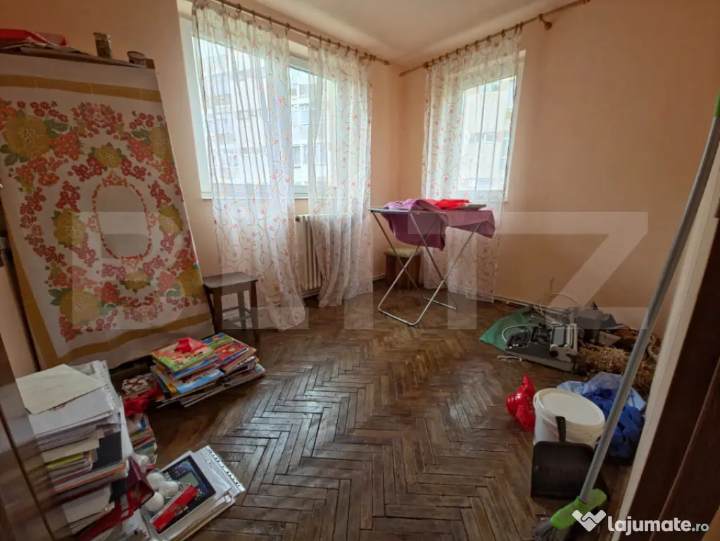Apartament de vânzare cu 4 camere, Semicentral - Zalău - Zalau (Salaj)