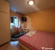 Apartament de vanzare,3 camere si 2 bai,etaj intermediar,zona Aradului