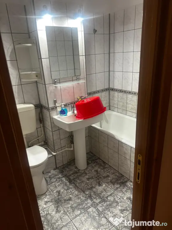 Apartament 3 camere decomandate, et. 1 zona Port