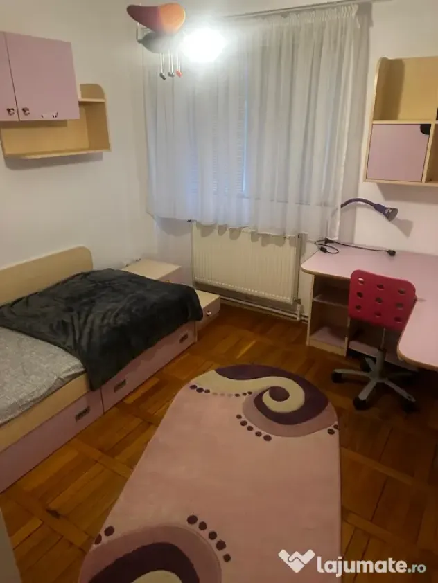 Apartament 3 camere decomandate, et. 1 zona Port