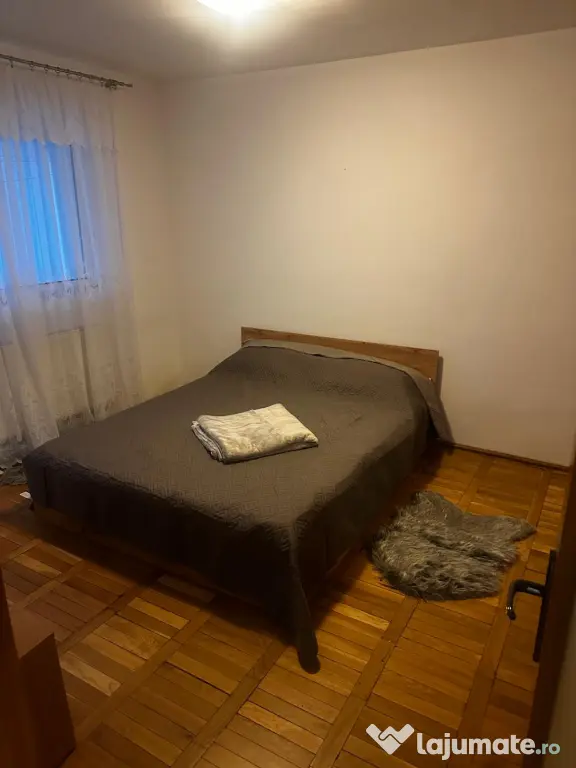 Apartament 3 camere decomandate, et. 1 zona Port
